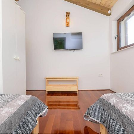 Villa David - Luxurious Secluded Villa With A Heated Pool Butkovici  Екстер'єр фото
