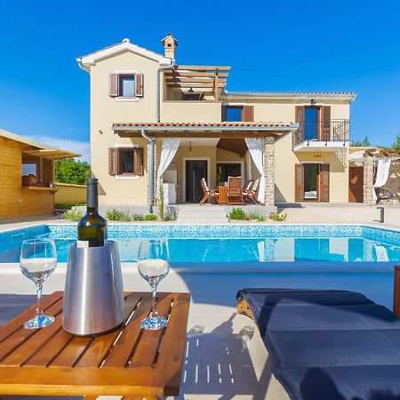 Villa David - Luxurious Secluded Villa With A Heated Pool Butkovici  Екстер'єр фото