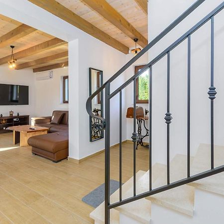 Villa David - Luxurious Secluded Villa With A Heated Pool Butkovici  Екстер'єр фото
