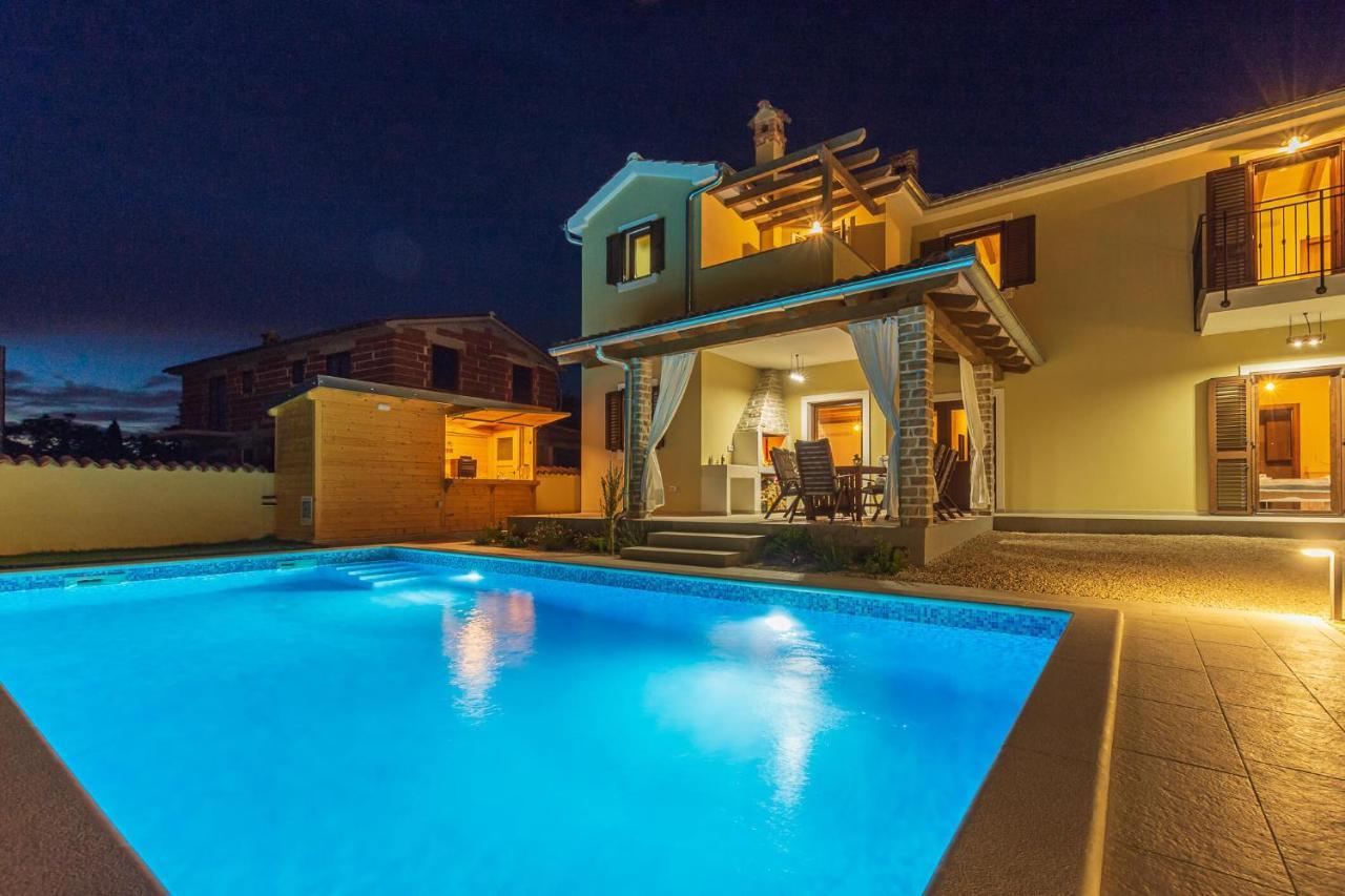 Villa David - Luxurious Secluded Villa With A Heated Pool Butkovici  Екстер'єр фото