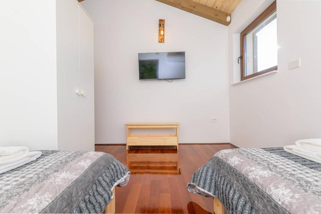 Villa David - Luxurious Secluded Villa With A Heated Pool Butkovici  Екстер'єр фото