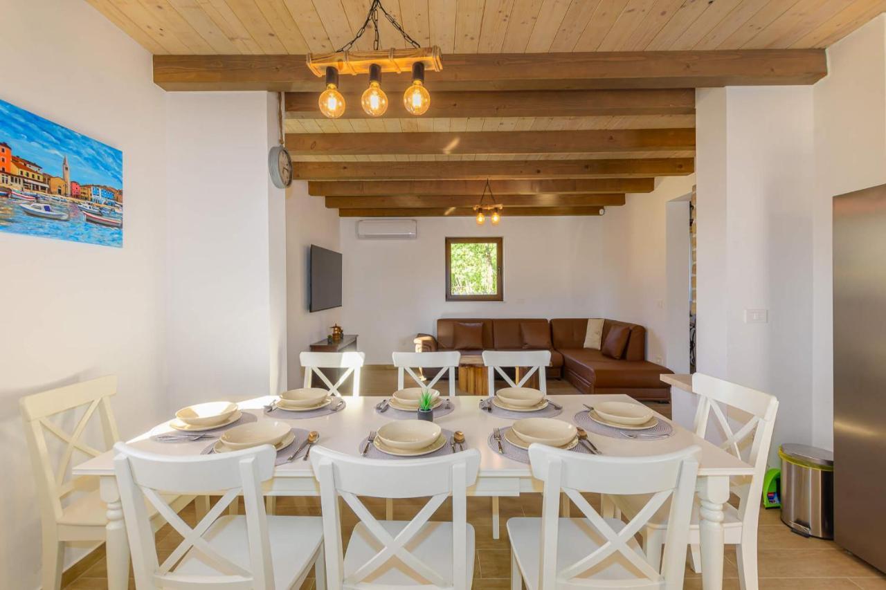 Villa David - Luxurious Secluded Villa With A Heated Pool Butkovici  Екстер'єр фото