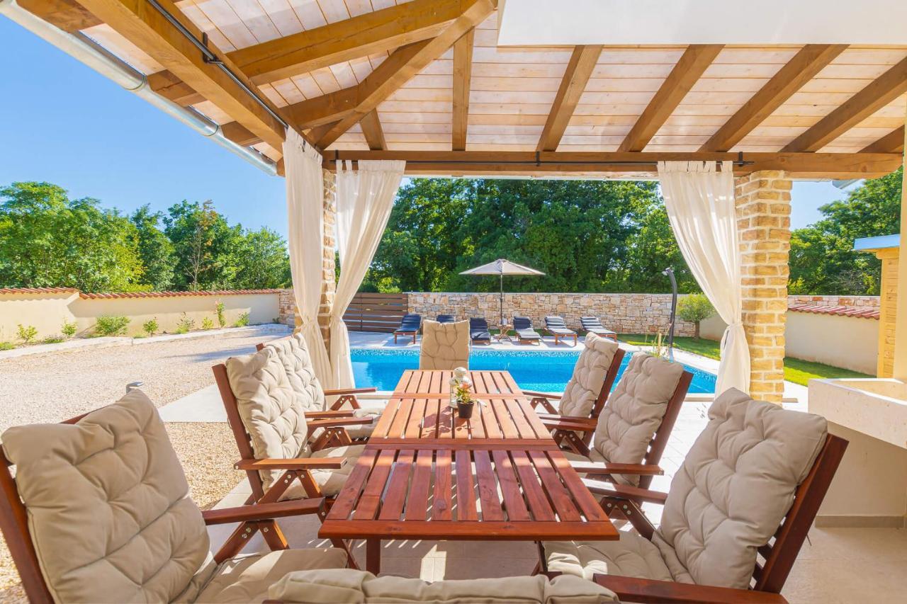 Villa David - Luxurious Secluded Villa With A Heated Pool Butkovici  Екстер'єр фото