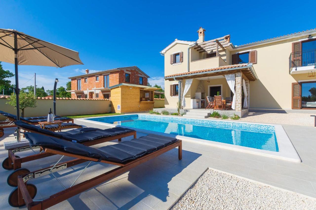 Villa David - Luxurious Secluded Villa With A Heated Pool Butkovici  Екстер'єр фото