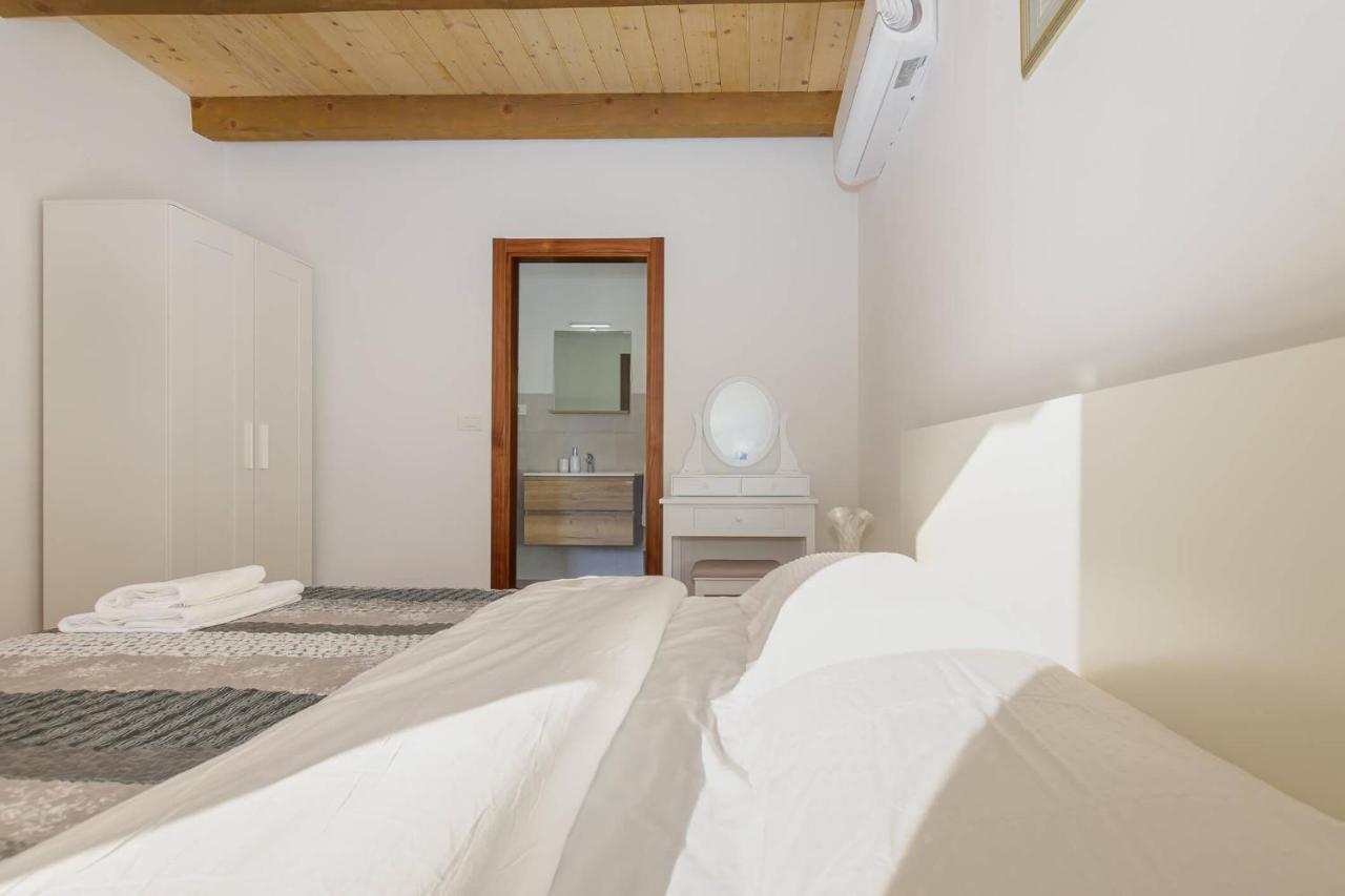 Villa David - Luxurious Secluded Villa With A Heated Pool Butkovici  Екстер'єр фото