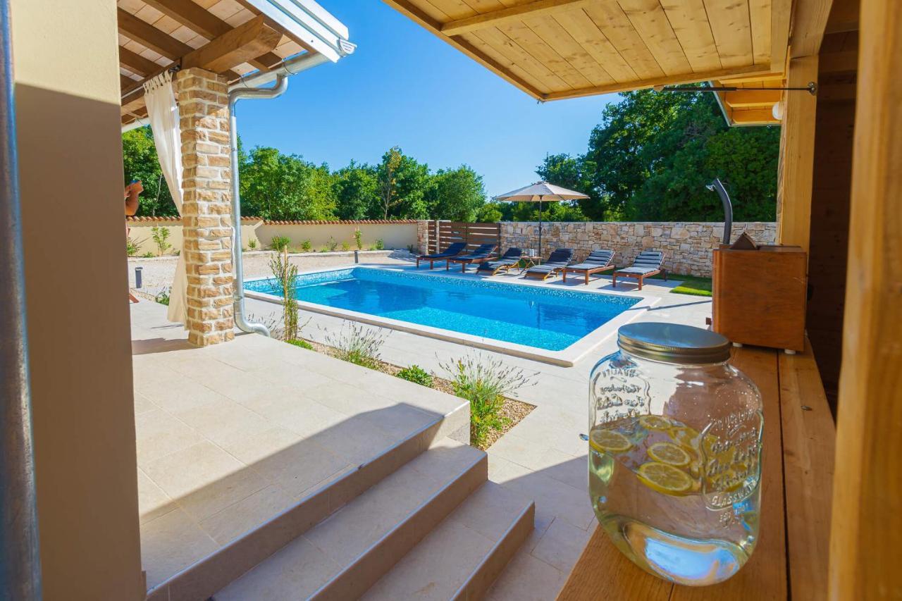 Villa David - Luxurious Secluded Villa With A Heated Pool Butkovici  Екстер'єр фото