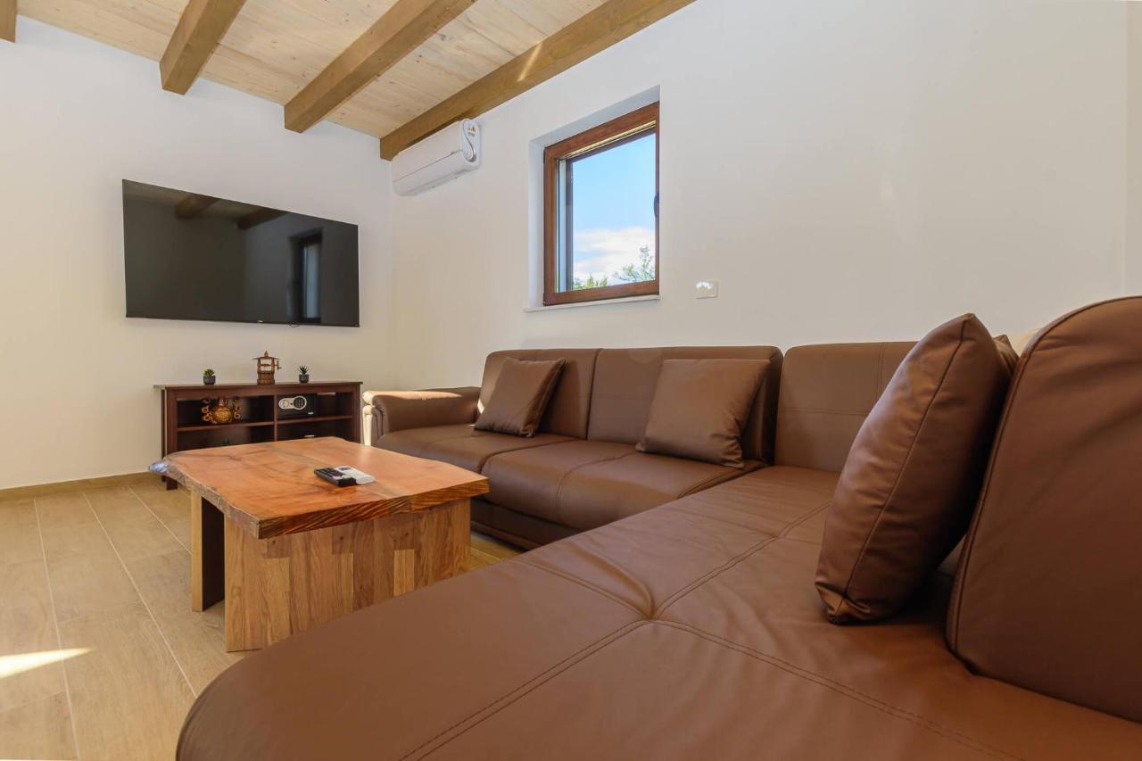 Villa David - Luxurious Secluded Villa With A Heated Pool Butkovici  Екстер'єр фото
