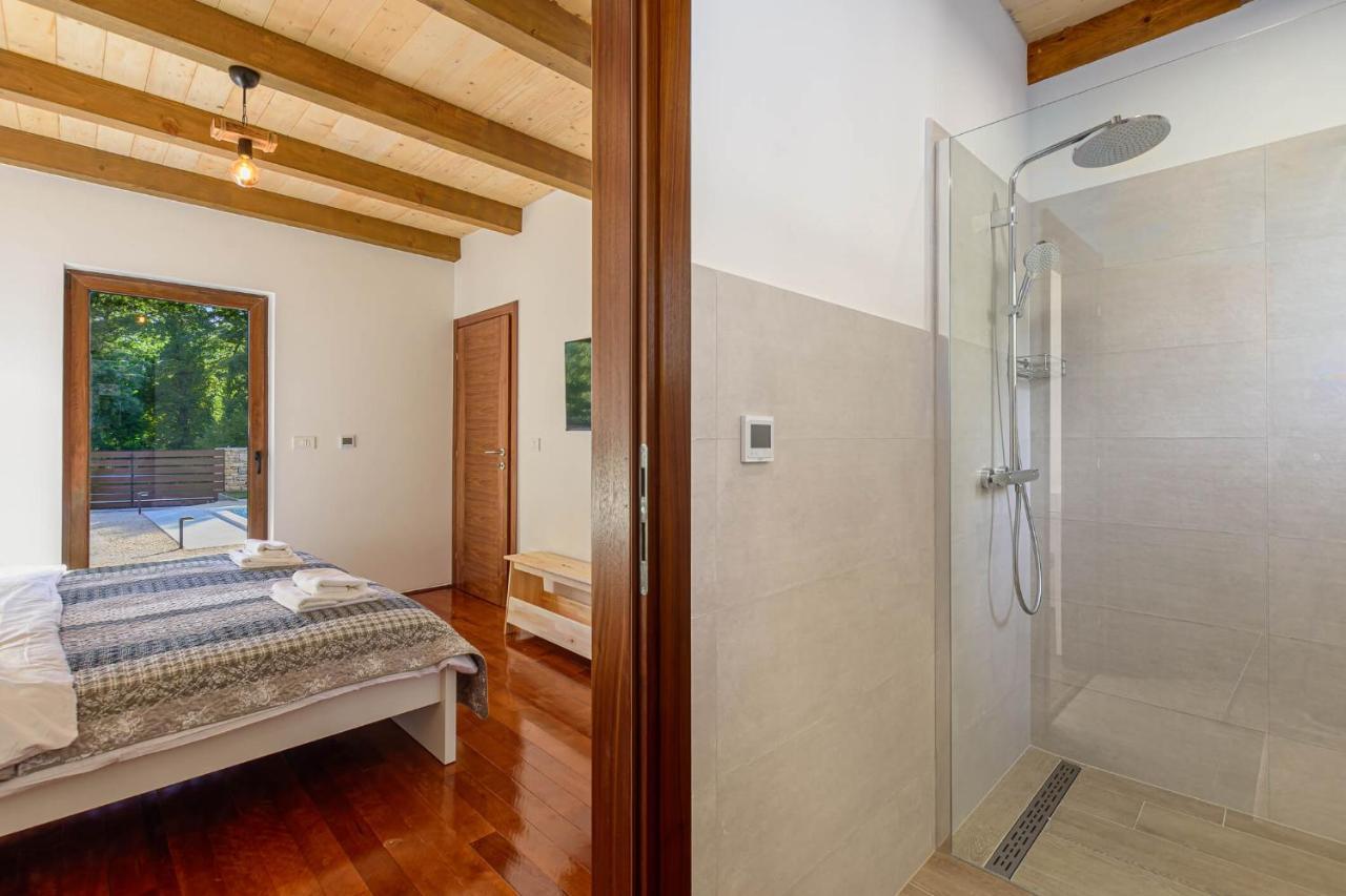 Villa David - Luxurious Secluded Villa With A Heated Pool Butkovici  Екстер'єр фото