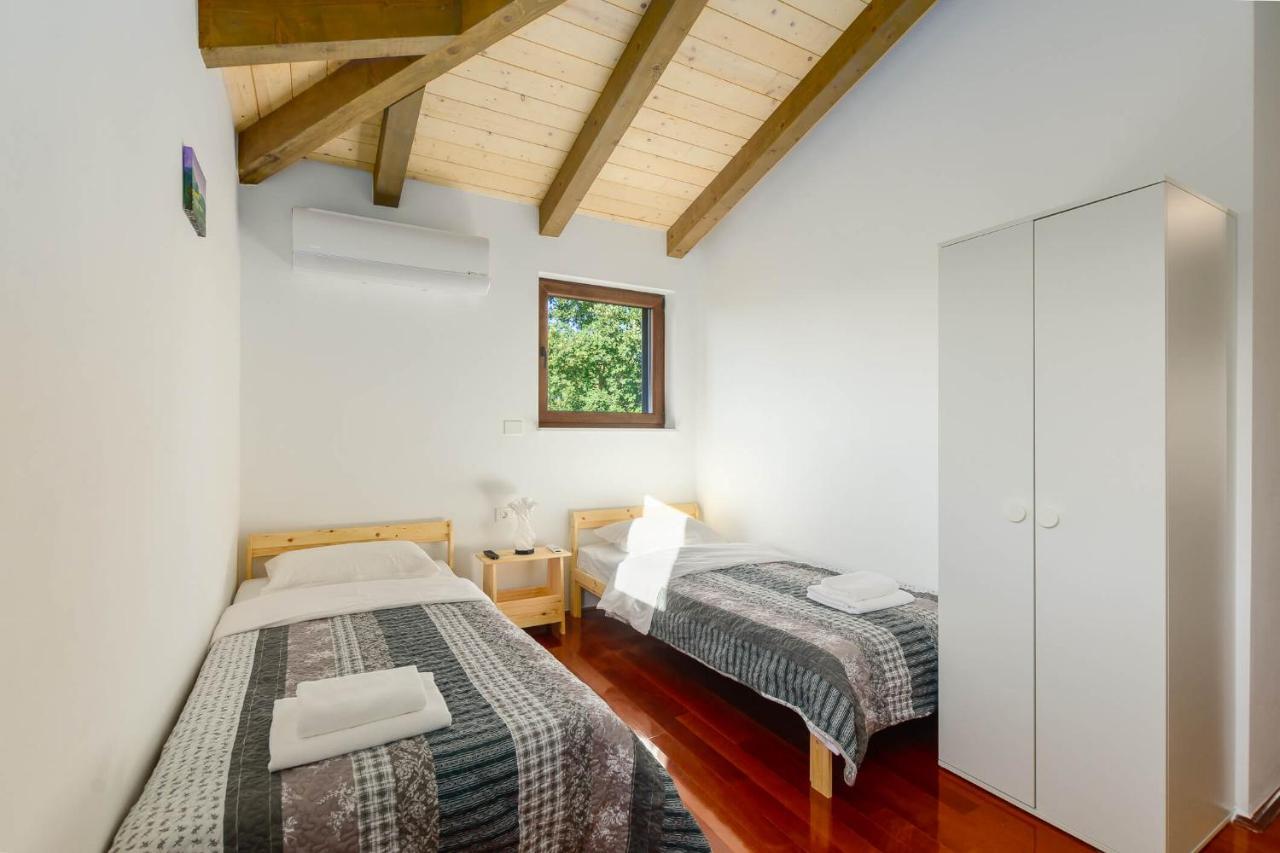 Villa David - Luxurious Secluded Villa With A Heated Pool Butkovici  Екстер'єр фото