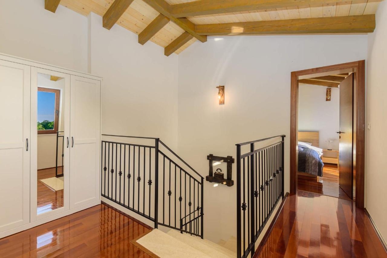 Villa David - Luxurious Secluded Villa With A Heated Pool Butkovici  Екстер'єр фото