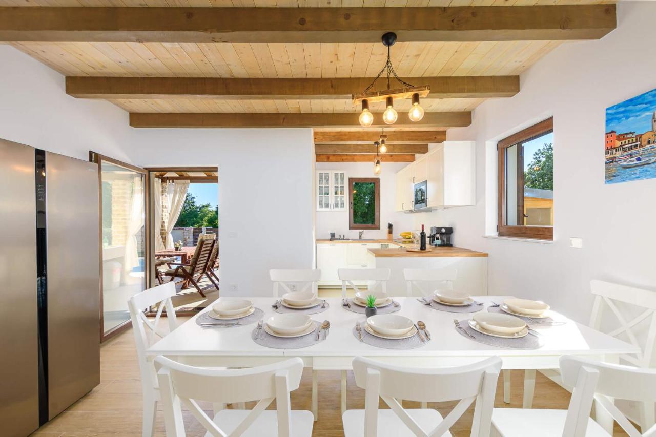 Villa David - Luxurious Secluded Villa With A Heated Pool Butkovici  Екстер'єр фото