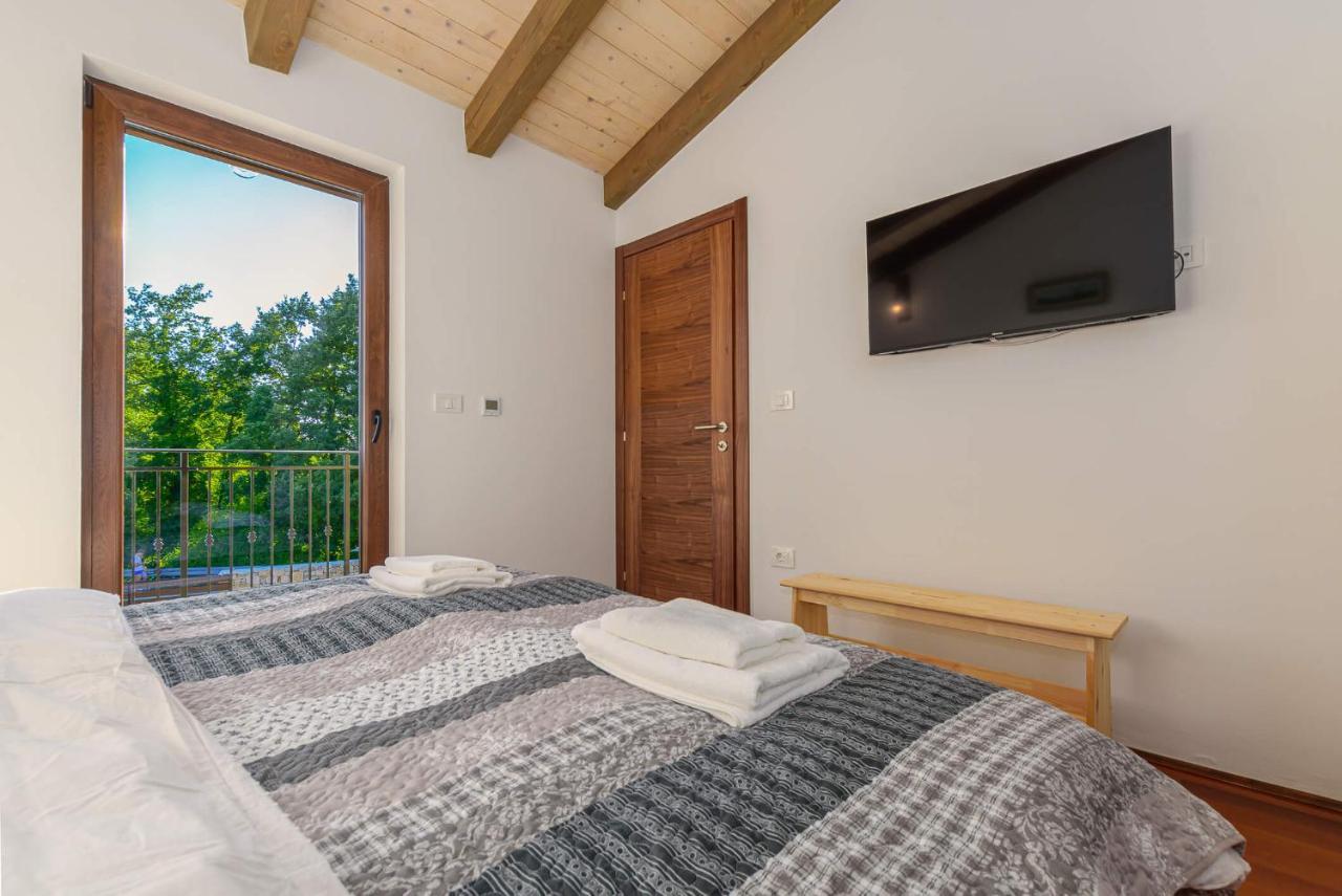 Villa David - Luxurious Secluded Villa With A Heated Pool Butkovici  Екстер'єр фото