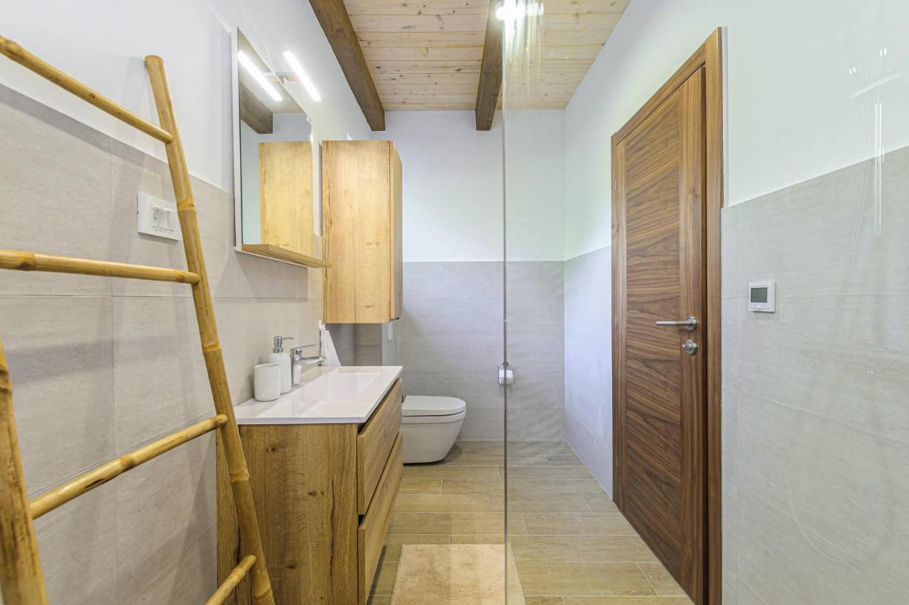 Villa David - Luxurious Secluded Villa With A Heated Pool Butkovici  Екстер'єр фото